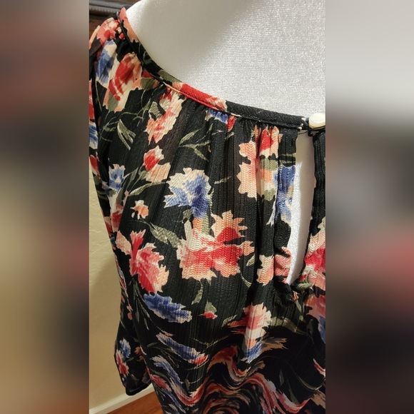 Chaps Floral Blouse - Generous Size M - Picture 6 of 8